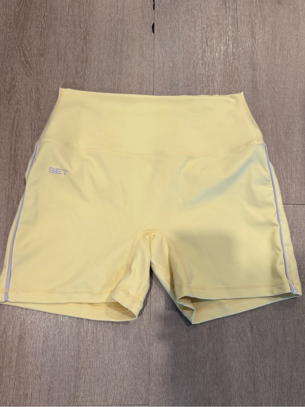 Set Active Birthday Drop High-Waist Yellow Women's Active Shorts